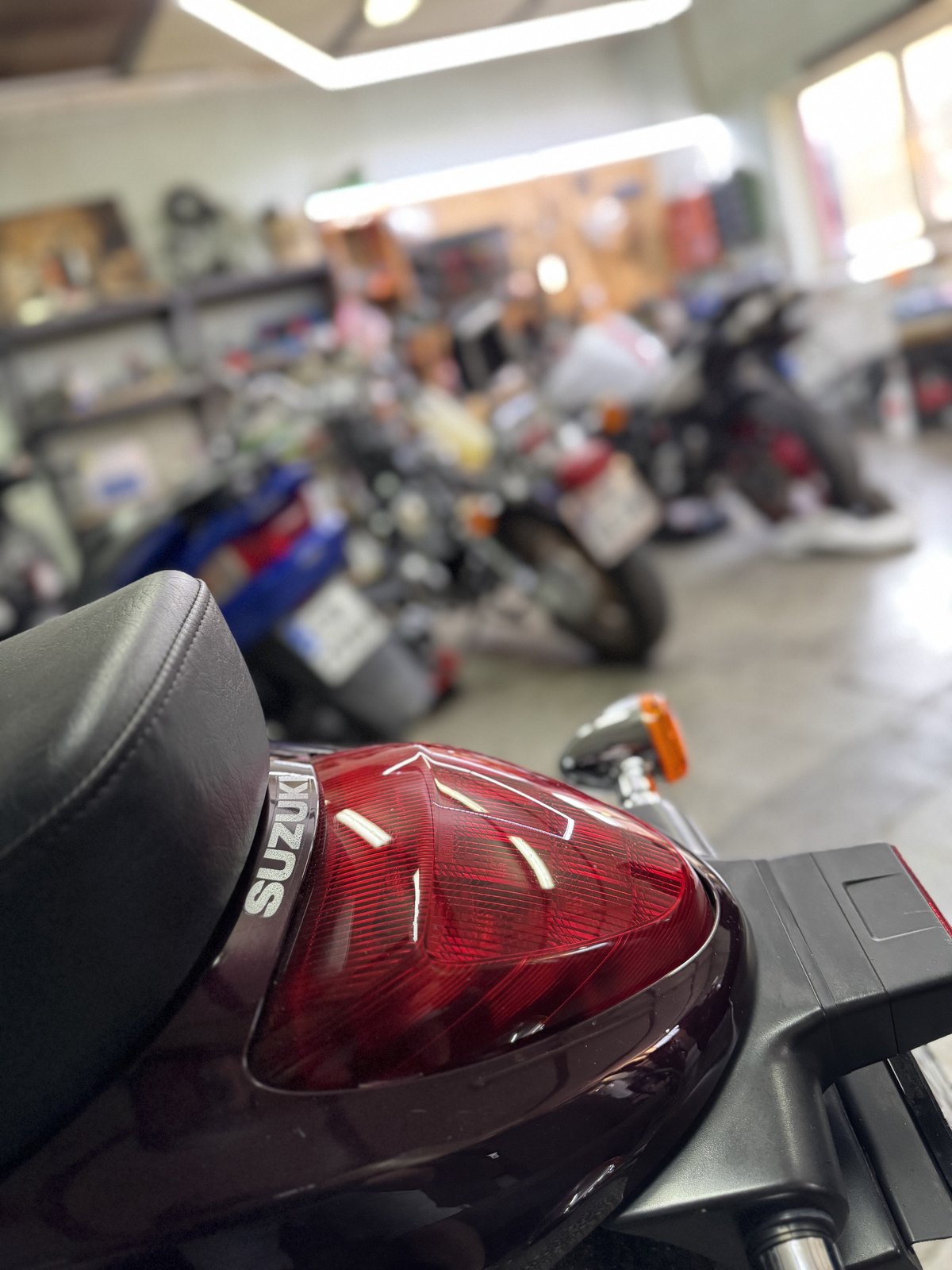 Detal lampy motocykla po pracach elektrycznych